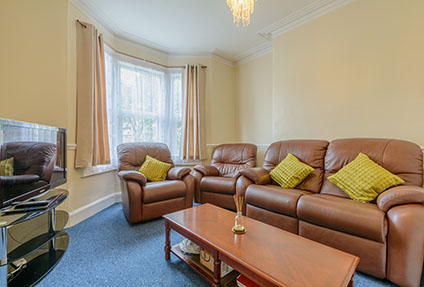 13 Junction, Lounge