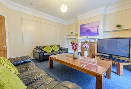 18 Oldfield, Feature